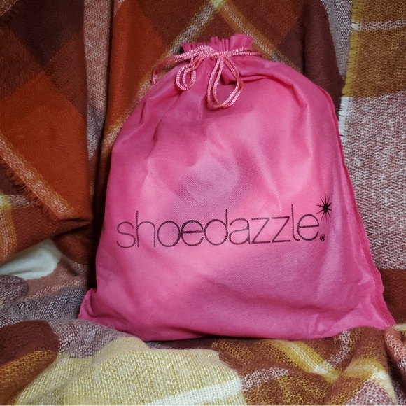 Vintage Cream Color Quilted Vegan Leather Pumps. 4.5" Heel. Size 8 - Picture 14 of 16